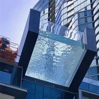 استخر بی نهایت مدرن